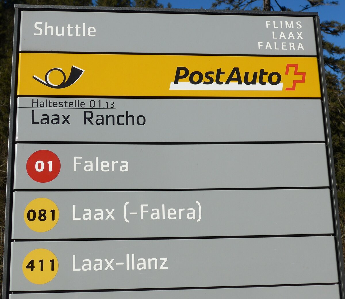 (167'980) - PostAuto-Haltestellenschild - Laax, Rancho - am 26. Dezember 2015