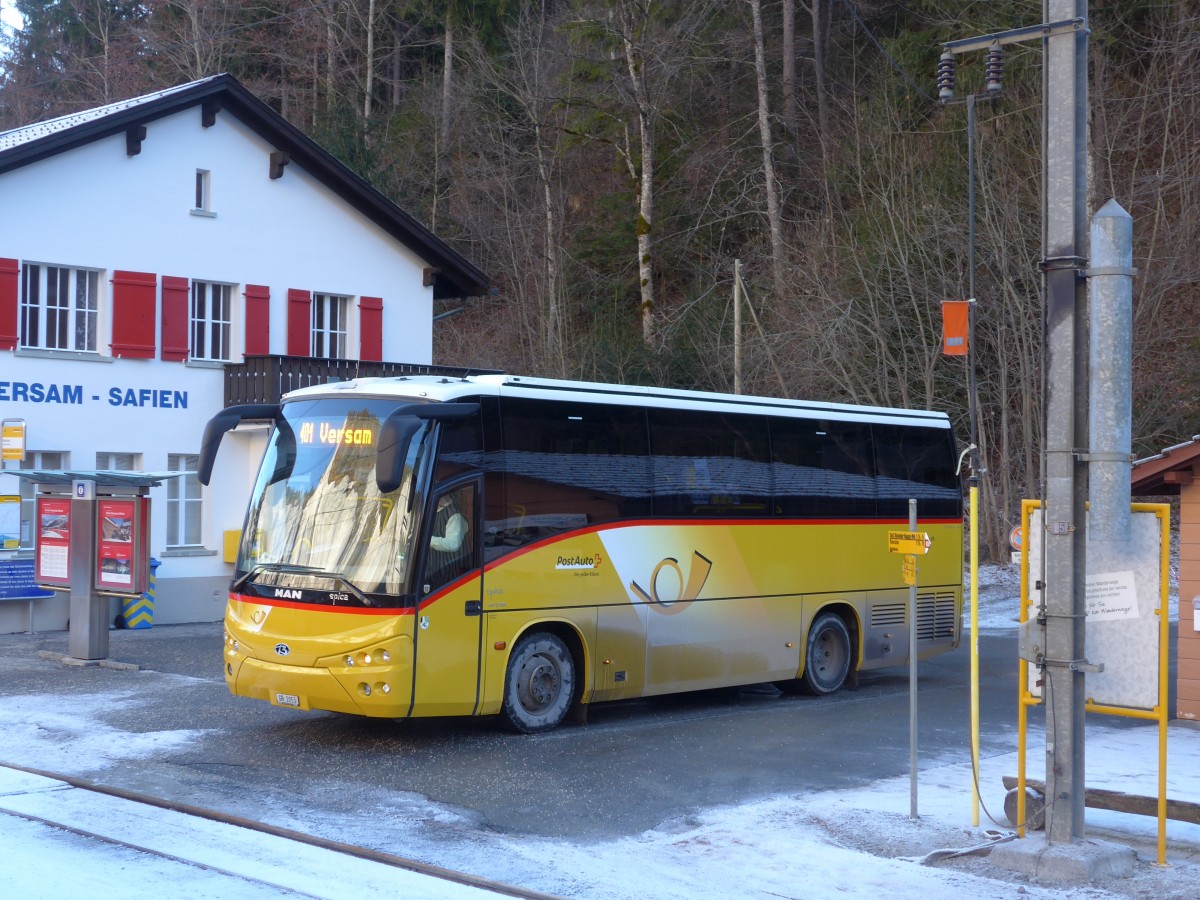 (168'000) - Buchli, Versam - GR 2053 - MAN/Beulas am 26. Dezember 2015 beim Bahnhof Versam-Safien