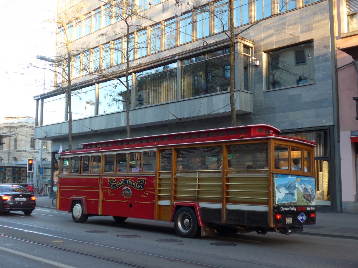 (168'041) - Meier, Zrich - ZH 425'832 - Classic Trolley am 26. Dezember 2015 in Zrich, Lwenstrasse
