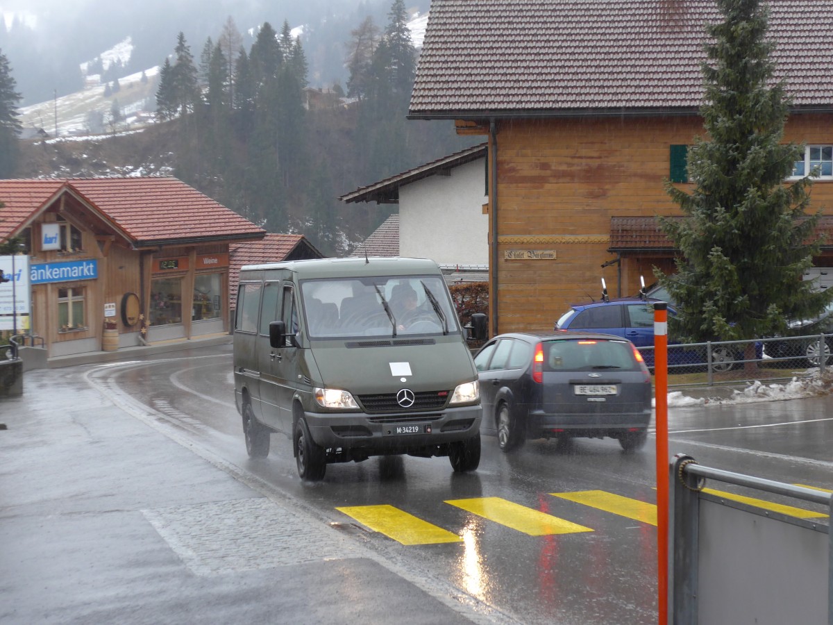 (168'405) - Schweizer Armee - M+34'219 - Mercedes am 9. Januar 2016 in Adelboden, Mhleport
