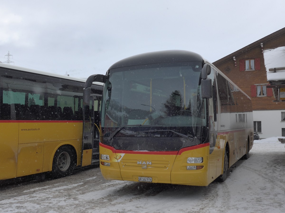 (168'500) - PostAuto Graubnden - GR 162'976 - MAN am 23. Januar 2016 in Bivio, Post