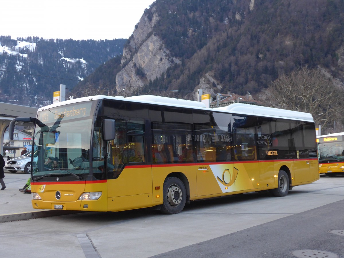 (168'577) - AVG Meiringen - Nr. 71/BE 412'071 - Mercedes am 24. Januar 2016 beim Bahnhof Interlaken West
