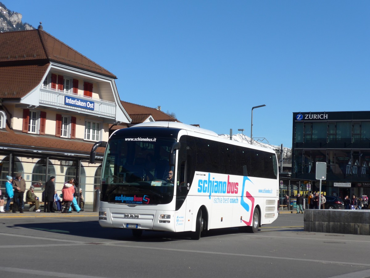 (168'828) - Aus Italien: Schiano Bus, Serrara Fontana - FA-571 DK - MAN am 21. Februar 2016 beim Bahnhof Interlaken Ost