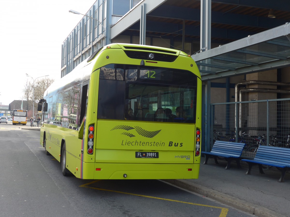 (168'985) - Aus Liechtenstein: LBA Vaduz - Nr. 91/FL 39'891 - Volvo am 27. Februar 2016 beim Bahnhof Buchs