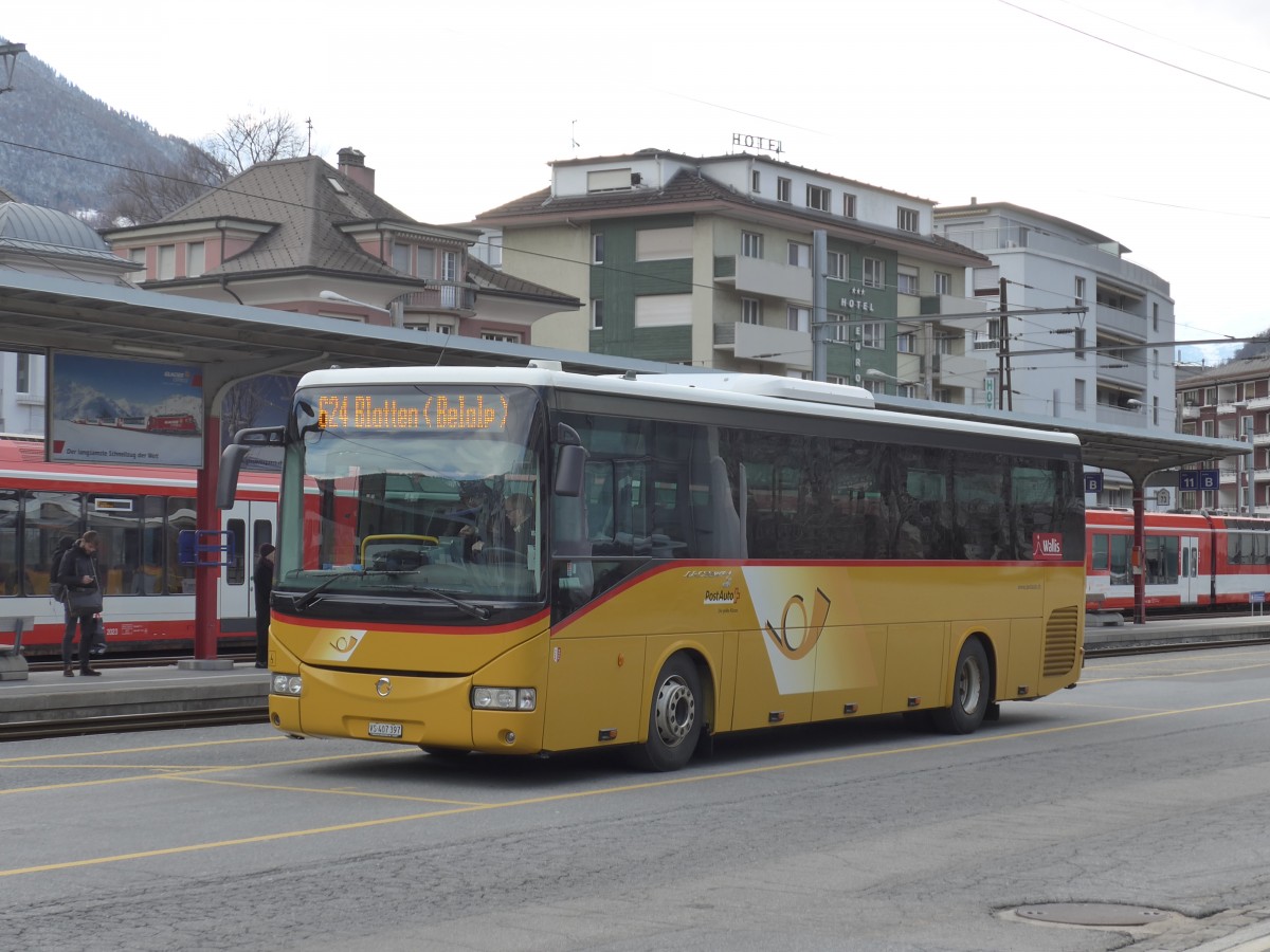 (169'066) - PostAuto Wallis - VS 407'397 - Irisbus am 6. Mrz 2016 beim Bahnhof Brig