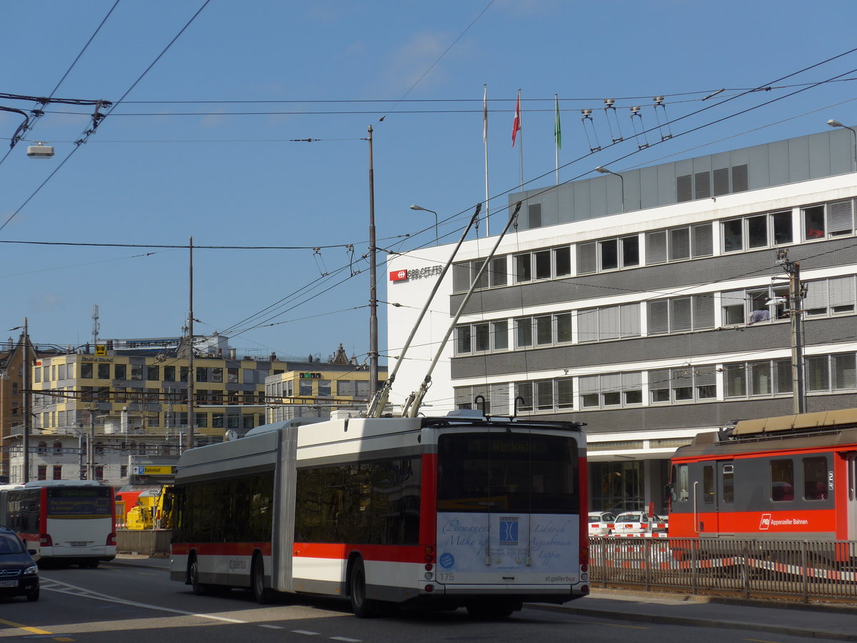 (169'893) - St. Gallerbus, St. Gallen - Nr. 175 - Hess/Hess Gelenktrolleybus am 12. April 2016 beim Bahnhof St. Gallen (prov. Haltestelle)