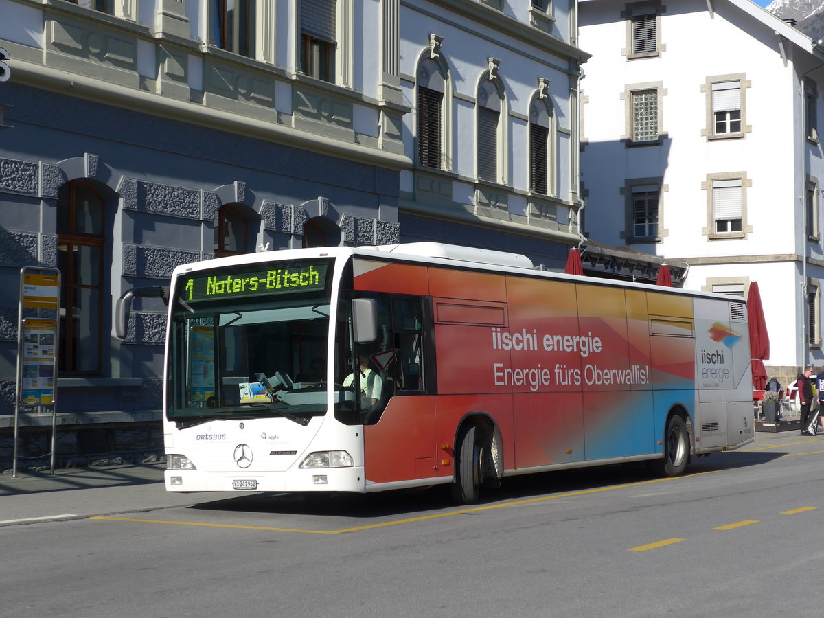 (170'376) - PostAuto Wallis - VS 241'962 - Mercedes am 5. Mai 2016 beim Bahnhof Brig