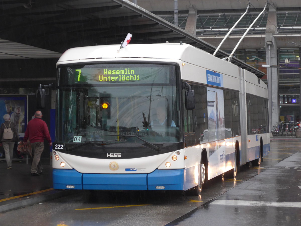 (170'877) - VBL Luzern - Nr. 222 - Hess/Hess Gelenktrolleybus am 14. Mai 2016 beim Bahnhof Luzern