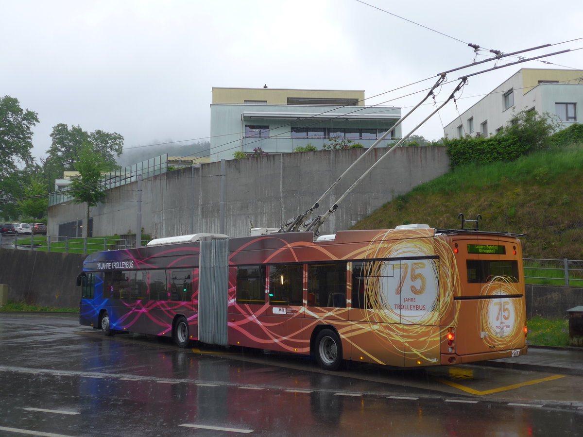 (170'881) - VBL Luzern - Nr. 217 - Hess/Hess Gelenktrolleybus am 14. Mai 2016 in Luzern, Unterlchli