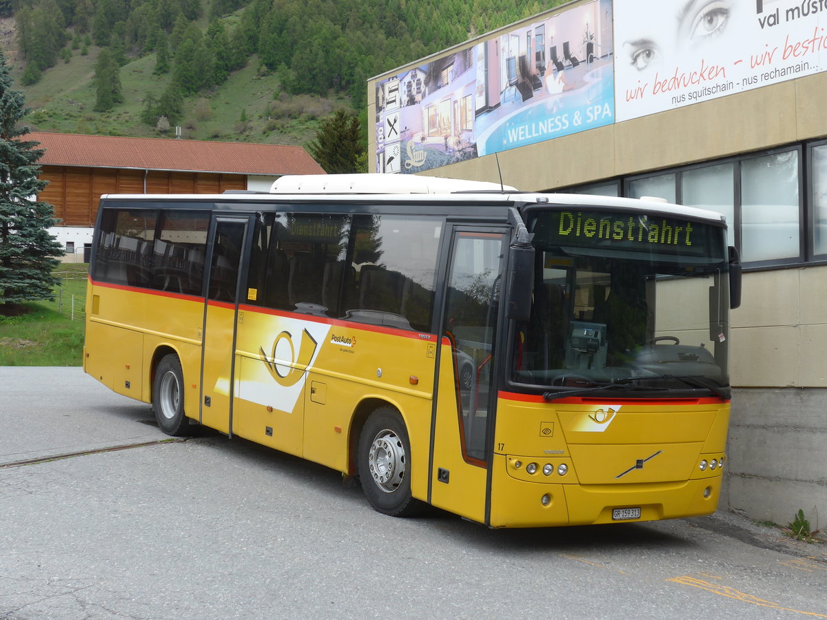 (170'904) - Bus Val Mstair, L - Nr. 17/GR 159'313 - Volvo (ex Fontana, Ilanz Nr. 17; ex Fontana, Ilanz Nr. 12) am 16. Mai 2016 in Mstair, Garage Oswald