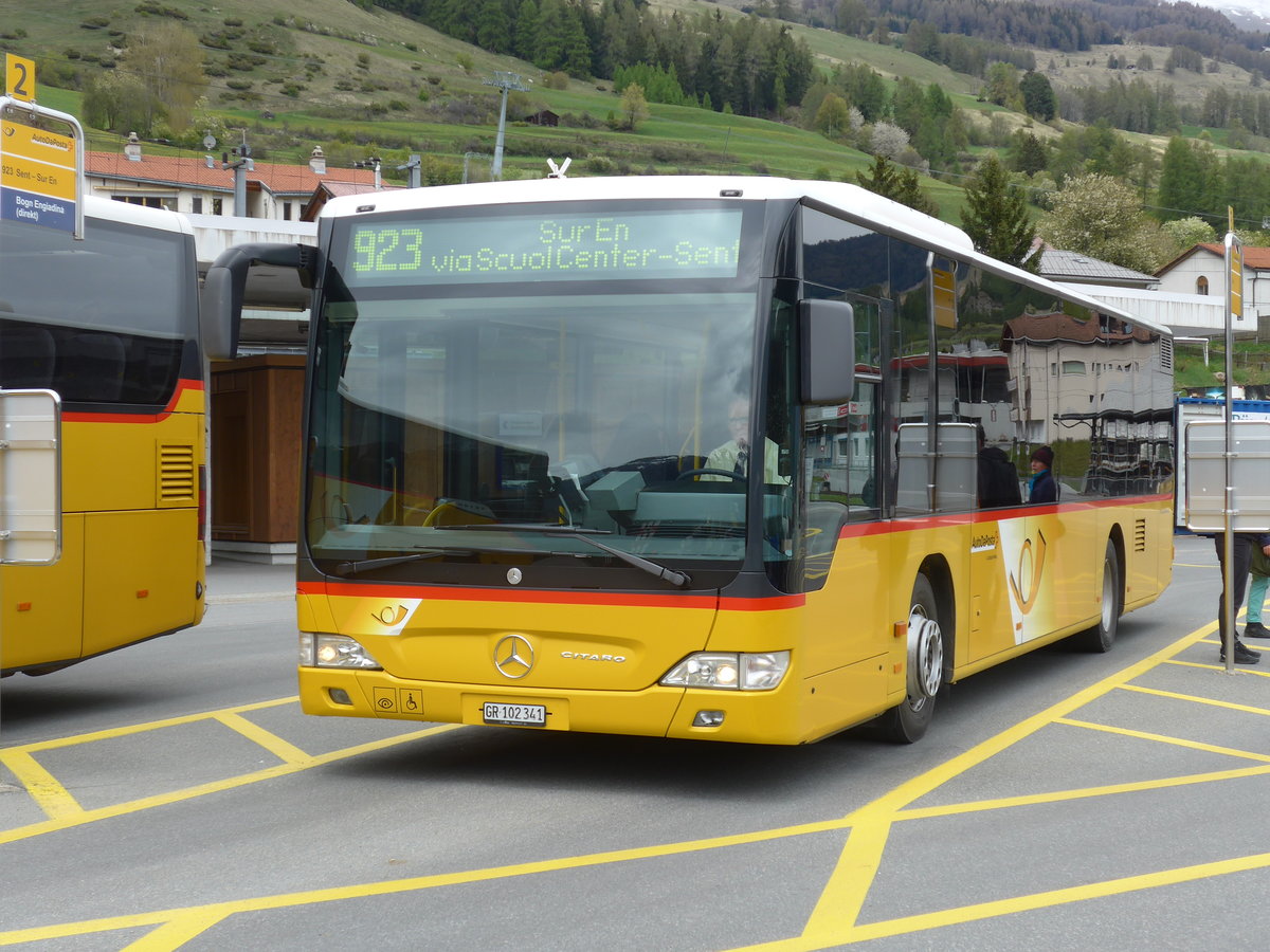 (170'928) - PostAuto Graubnden - GR 102'341 - Mercedes am 16. Mai 2016 beim Bahnhof Scuol-Tarasp