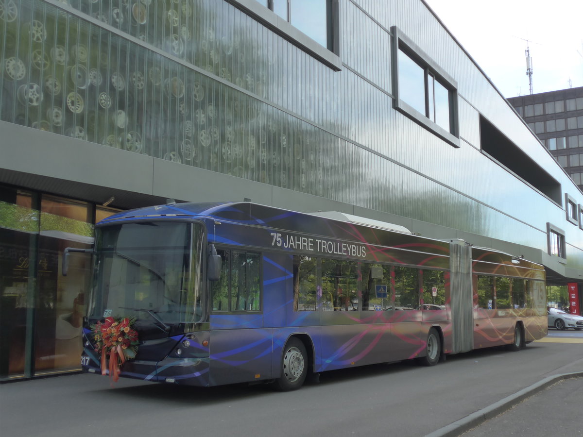 (171'224) - VBL Luzern - Nr. 217 - Hess/Hess Gelenktrolleybus am 22. Mai 2016 in Luzern, Verkehrshaus