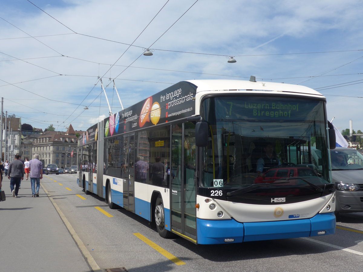 (171'377) - VBL Luzern - Nr. 226 - Hess/Hess Gelenktrolleybus am 22. Mai 2016 in Luzern, Bahnhofbrcke