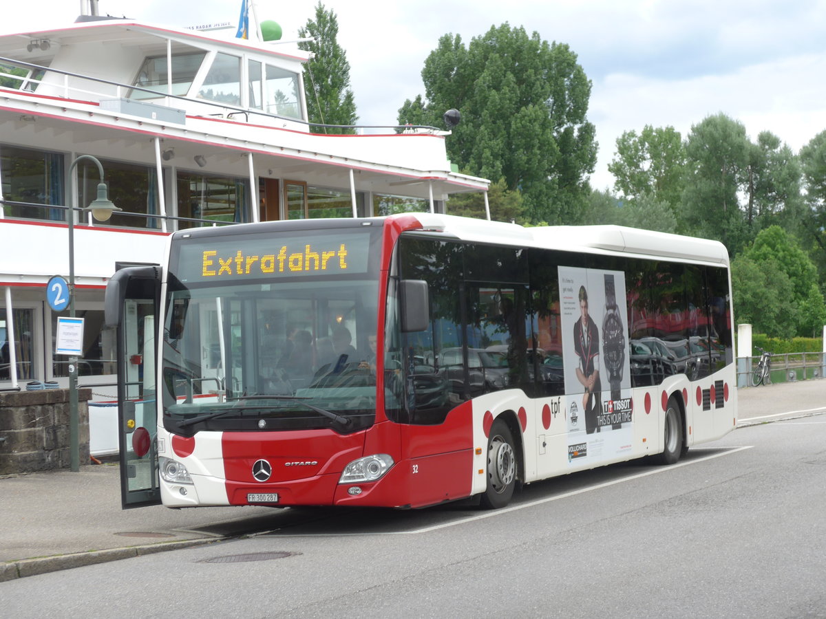 (171'672) - TPF Fribourg - Nr. 32/FR 300'287 - Mercedes am 11. Juni 2016 bei der Schifflndte Thun