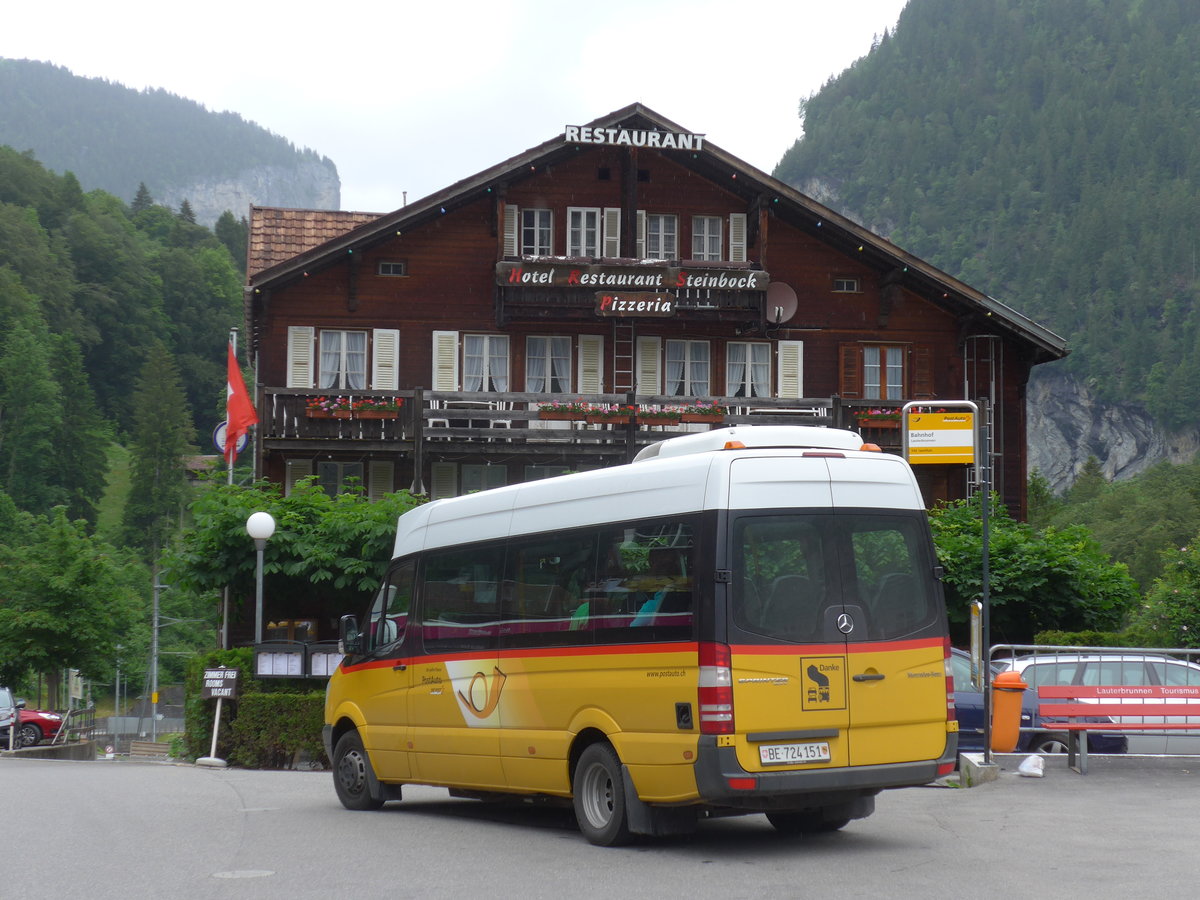 (171'713) - PostAuto Bern - BE 724'151 - Mercedes am 12. Juni 2016 beim Bahnhof Lauterbrunnen