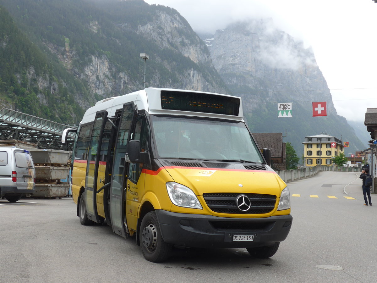 (171'715) - PostAuto Bern - BE 724'151 - Mercedes am 12. Juni 2016 beim Bahnhof Lauterbrunnen