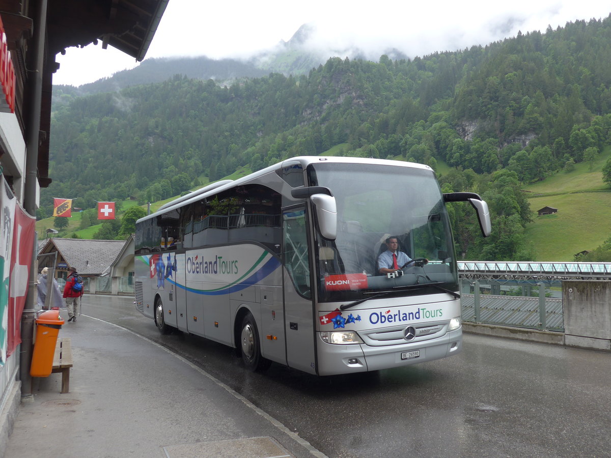 (171'751) - Oberland Tours, Grindelwald - Nr. 43/BE 26'590 - Mercedes am 12. Juni 2016 beim Bahnhof Lauterbrunnen