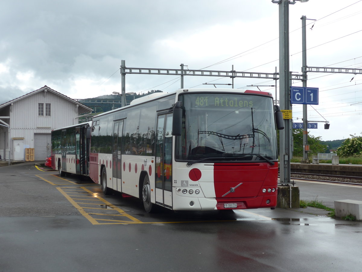 (171'793) - TPF Fribourg - Nr. 11/FR 300'216 - Volvo am 13. Juni 2016 beim Bahnhof Palzieux