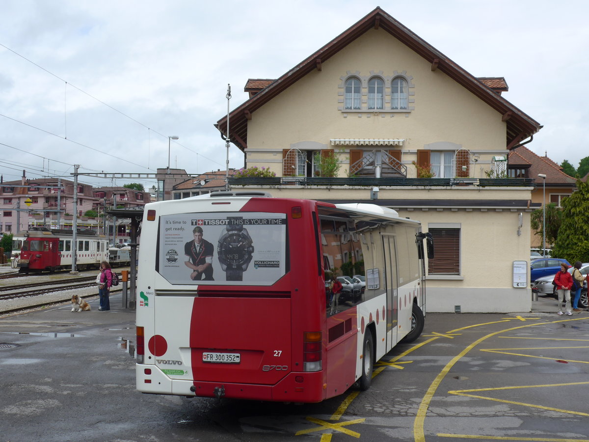 (171'808) - TPF Fribourg - Nr. 27/FR 300'352 - Volvo am 13. Juni 2016 beim Bahnhof Chtel-St-Denis