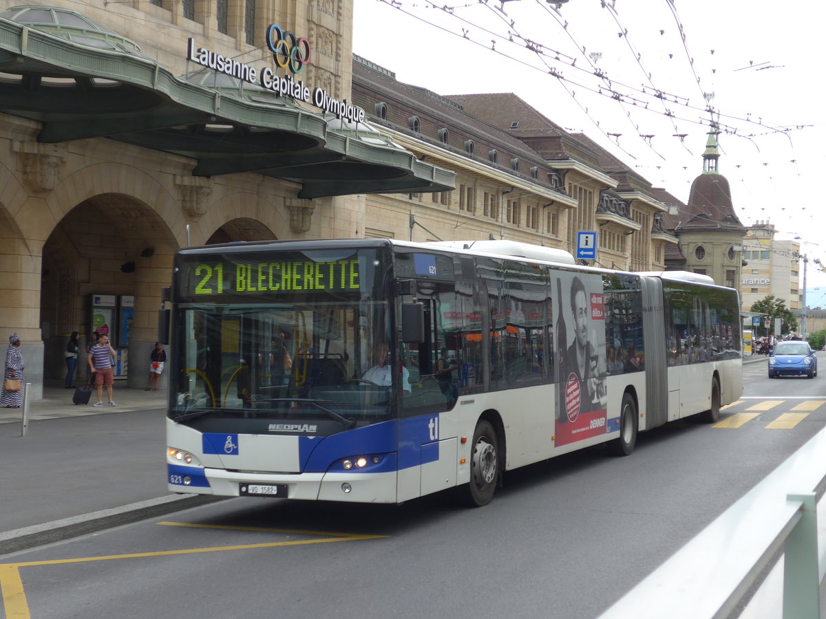 (172'130) - TL Lausanne - Nr. 621/VD 1582 - Neoplan am 25. Juni 2016 beim Bahnhof Lausanne