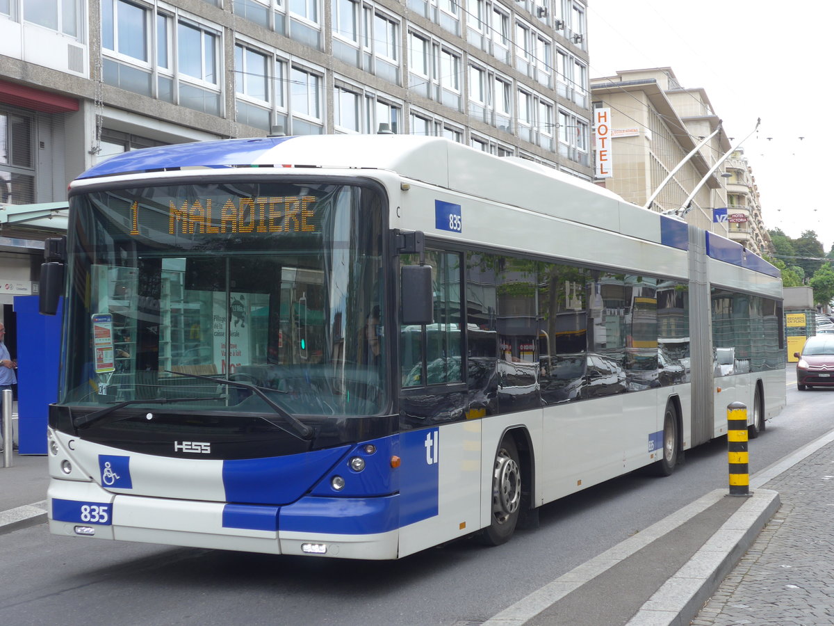 (172'143) - TL Lausanne - Nr. 835 - Hess/Hess Gelenktrolleybus am 25. Juni 2016 beim Bahnhof Lausanne