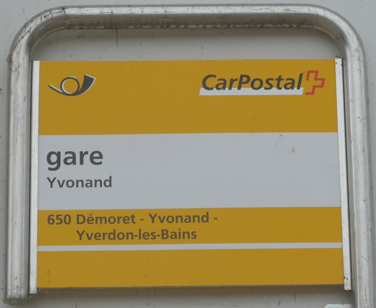 (172'183) - PostAuto-Haltestellenschild - Yvonand, gare - am 25. Juni 2016