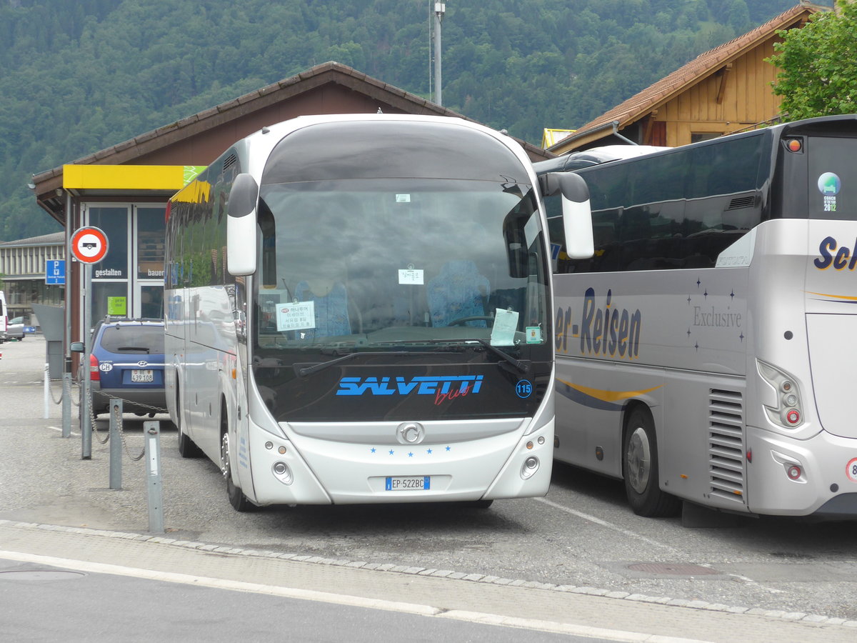 (172'511) - Aus Italien: Salvetti, Bergamo - Nr. 115/EP-522 BC - Irisbus am 26. Juni 2016 beim Bahnhof Wilderswil