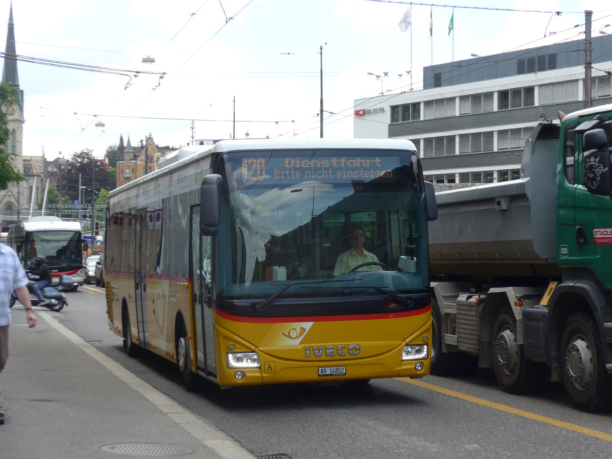 (172'630) - PostAuto Ostschweiz - AR 14'852 - Iveco am 27. Juni 2016 beim Bahnhof St. Gallen (prov. Haltestelle)