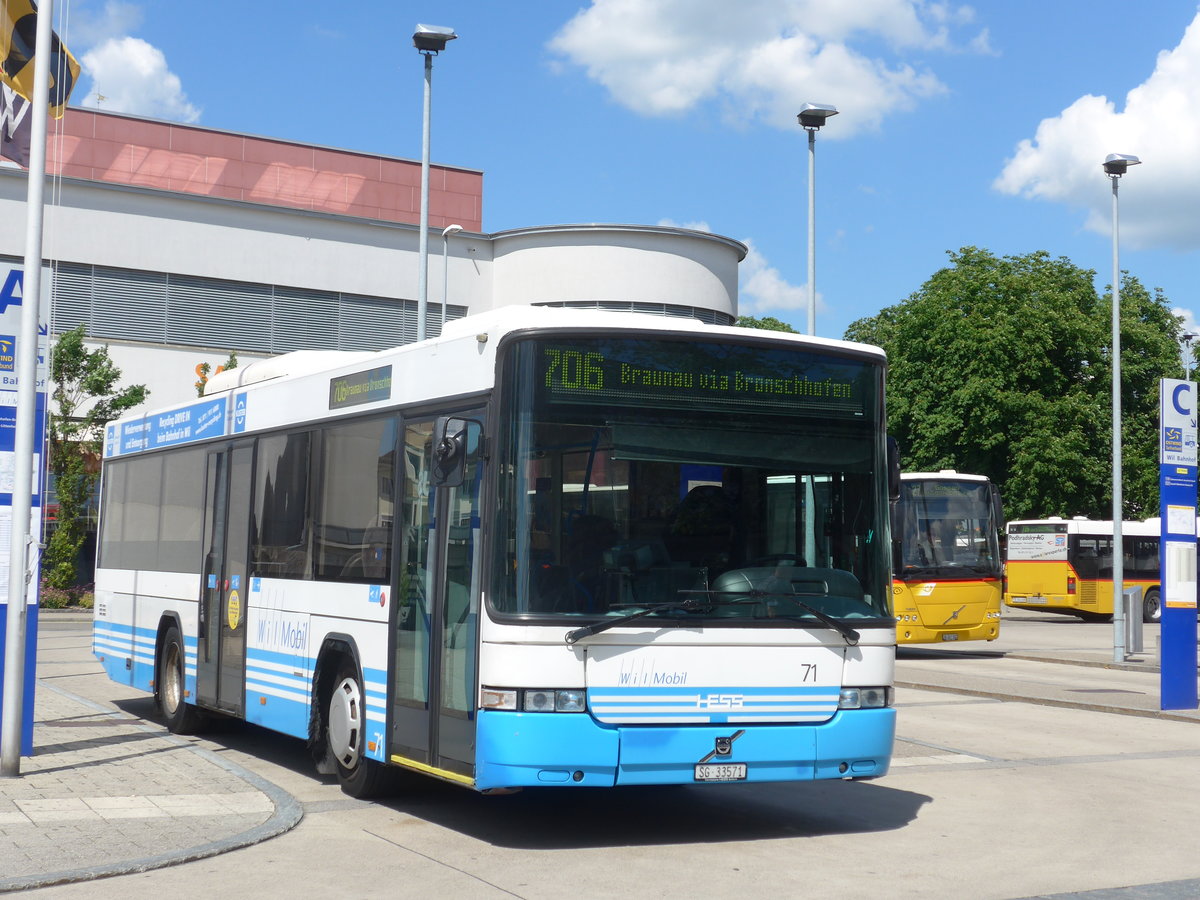 (172'673) - WilMobil, Wil - Nr. 71/SG 33'571 - Volvo/Hess (ex RTB Altsttten Nr. 71) am 27. Juni 2016 beim Bahnhof Wil