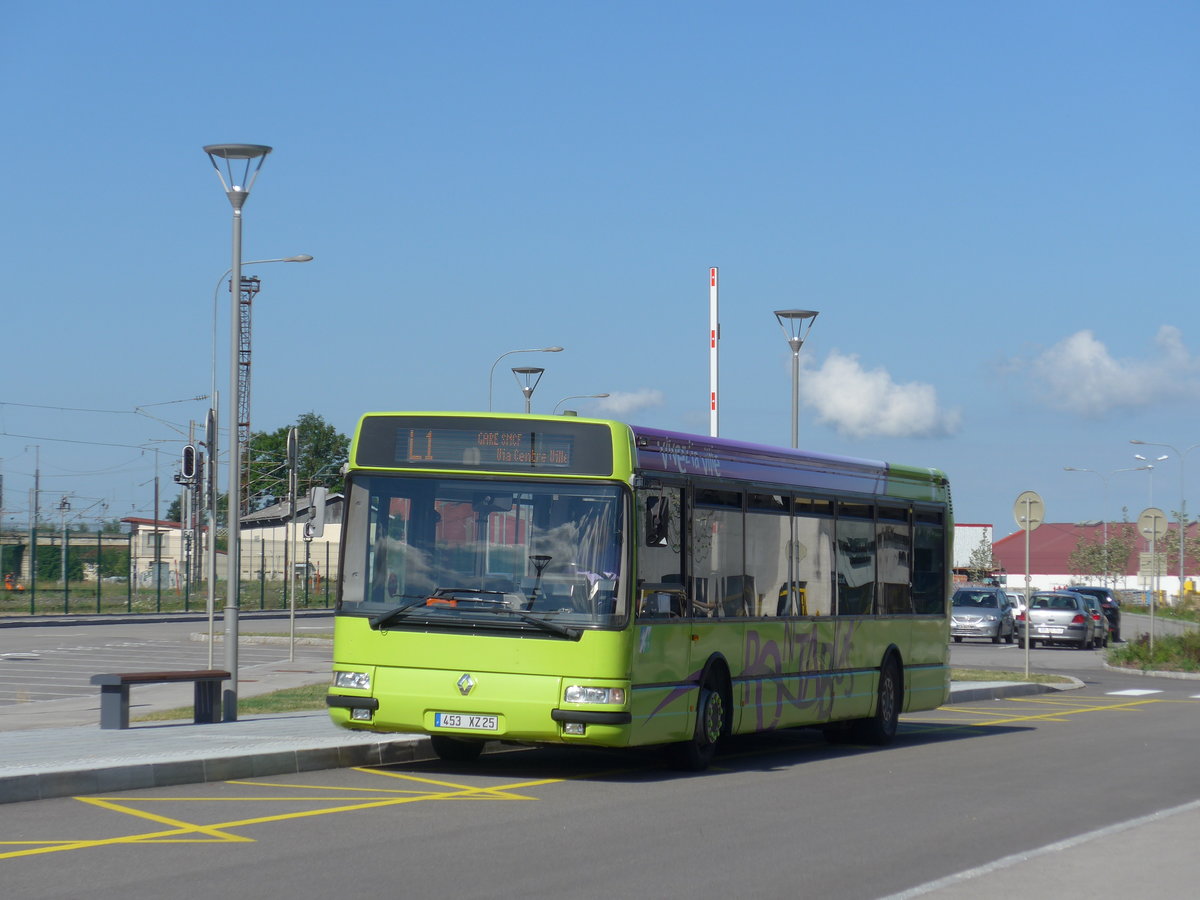 (173'562) - Keolis, Besanon - Nr. 1880/453 XS 25 - Renault am 1. August 2016 beim Bahnhof Pontarlier