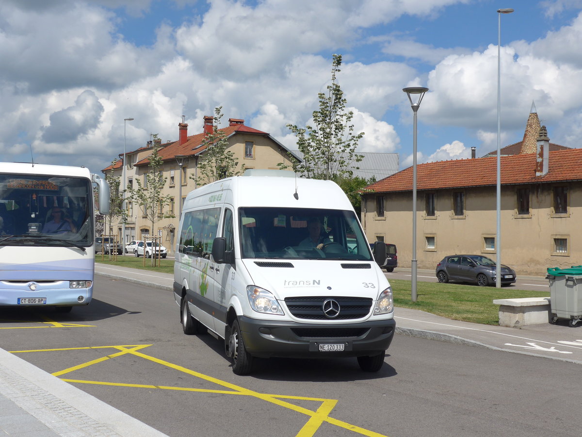 (173'571) - Aus der Schweiz: transN, La Chaux-de-Fonds - Nr. 33/NE 120'333 - Mercedes am 1. August 2016 beim Bahnhof Pontarlier