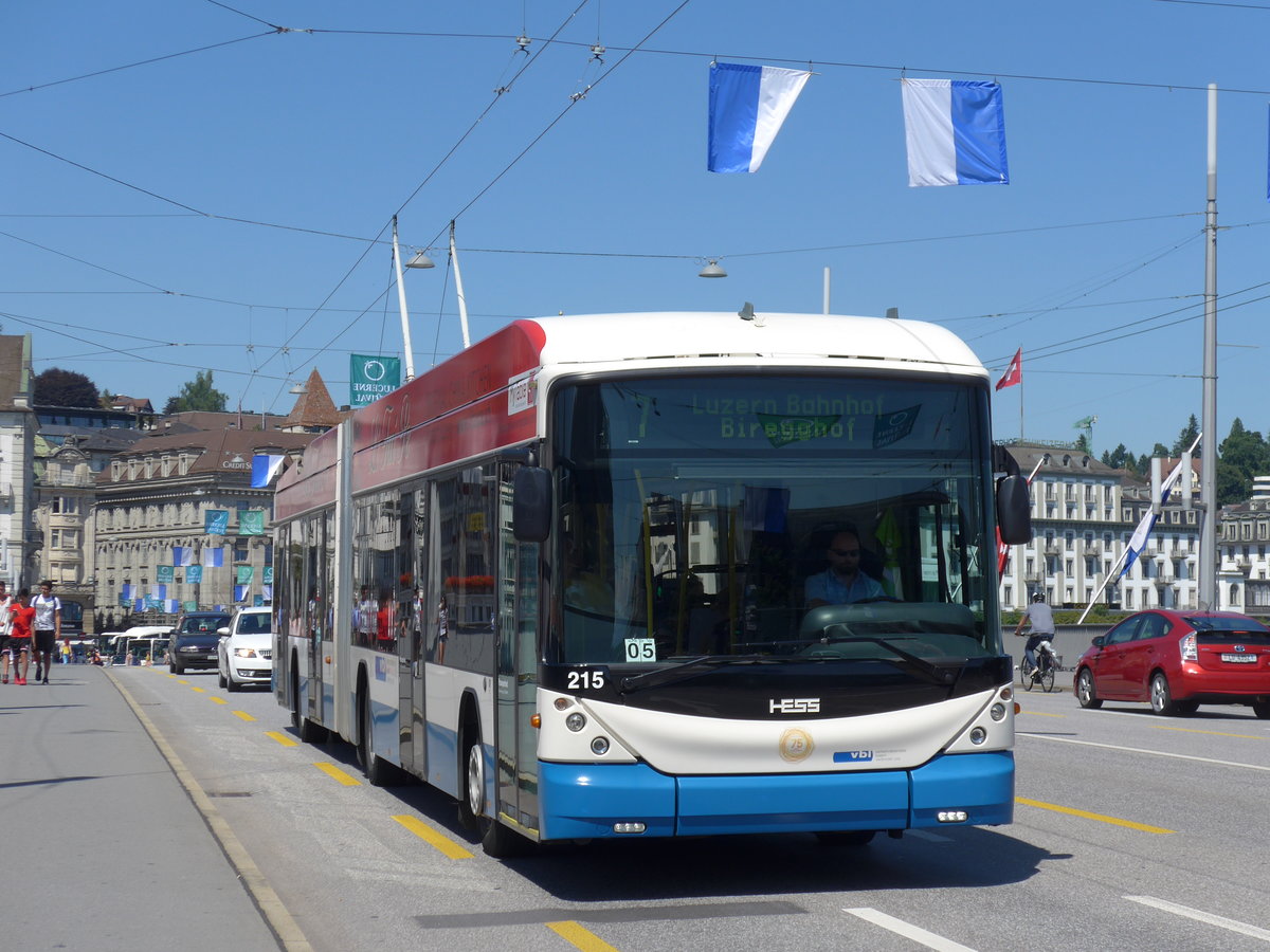 (173'832) - VBL Luzern - Nr. 215 - Hess/Hess Gelenktrolleybus am 8. August 2016 in Luzern, Bahnhofbrcke