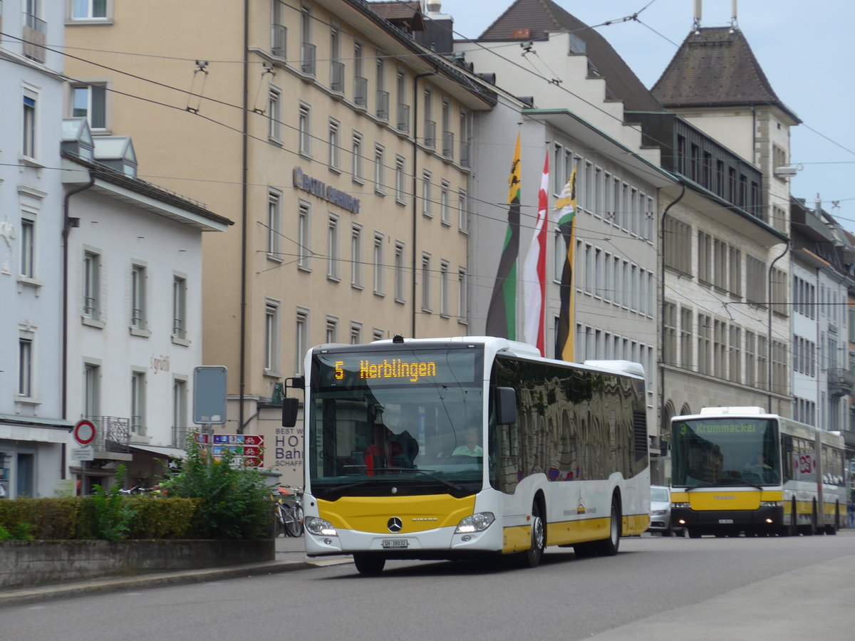 (173'933) - VBSH Schaffhausen - Nr. 32/SH 38'032 - Mercedes am 20. August 2016 beim Bahnhof Schaffhausen