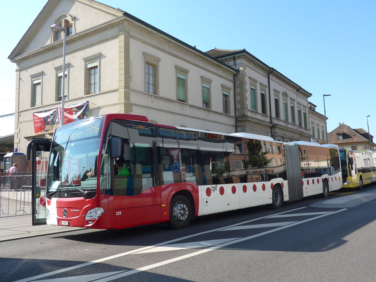(174'403) - TPF Fribourg - Nr. 119/FR 300'379 - Mercedes am 28. August 2016 beim Bahnhof Payerne