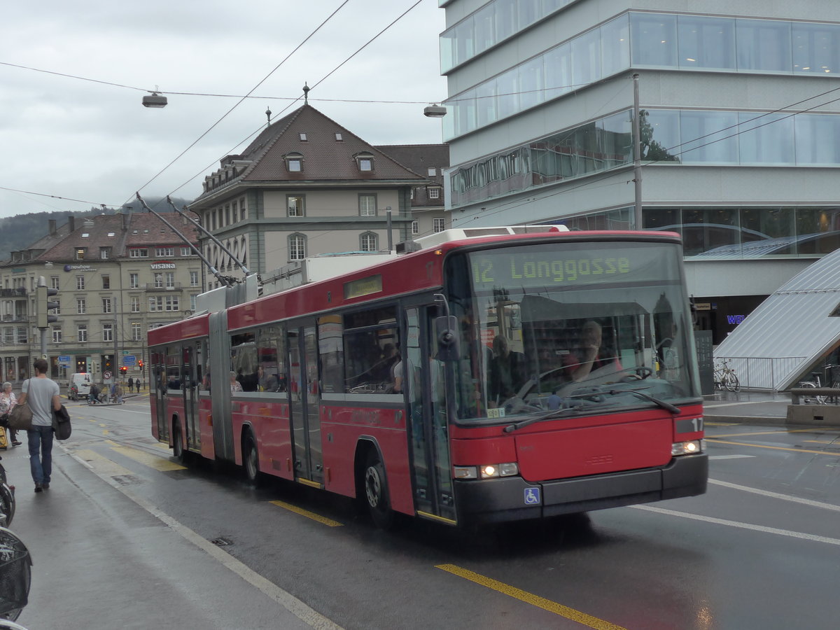 (174'560) - Bernmobil, Bern - Nr. 17 - NAW/Hess Gelenktrolleybus am 5. September 2016 in Bern, Schanzenstrasse