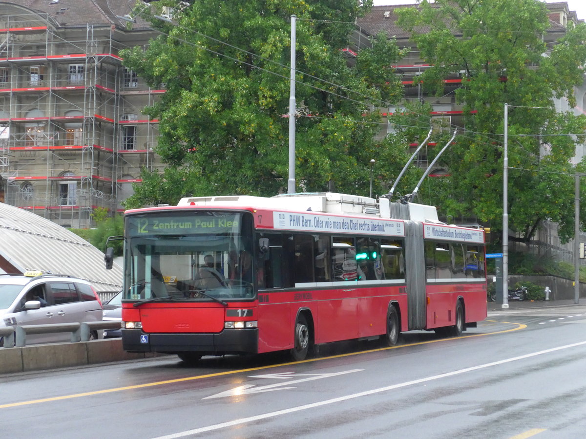 (174'568) - Bernmobil, Bern - Nr. 17 - NAW/Hess Gelenktrolleybus am 5. September 2016 in Bern, Schanzenstrasse