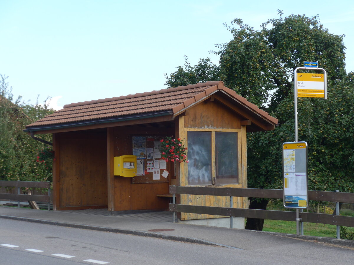 (174'914) - PostAuto-Haltestelle am 11. September 2016 in Murzelen, Dorf