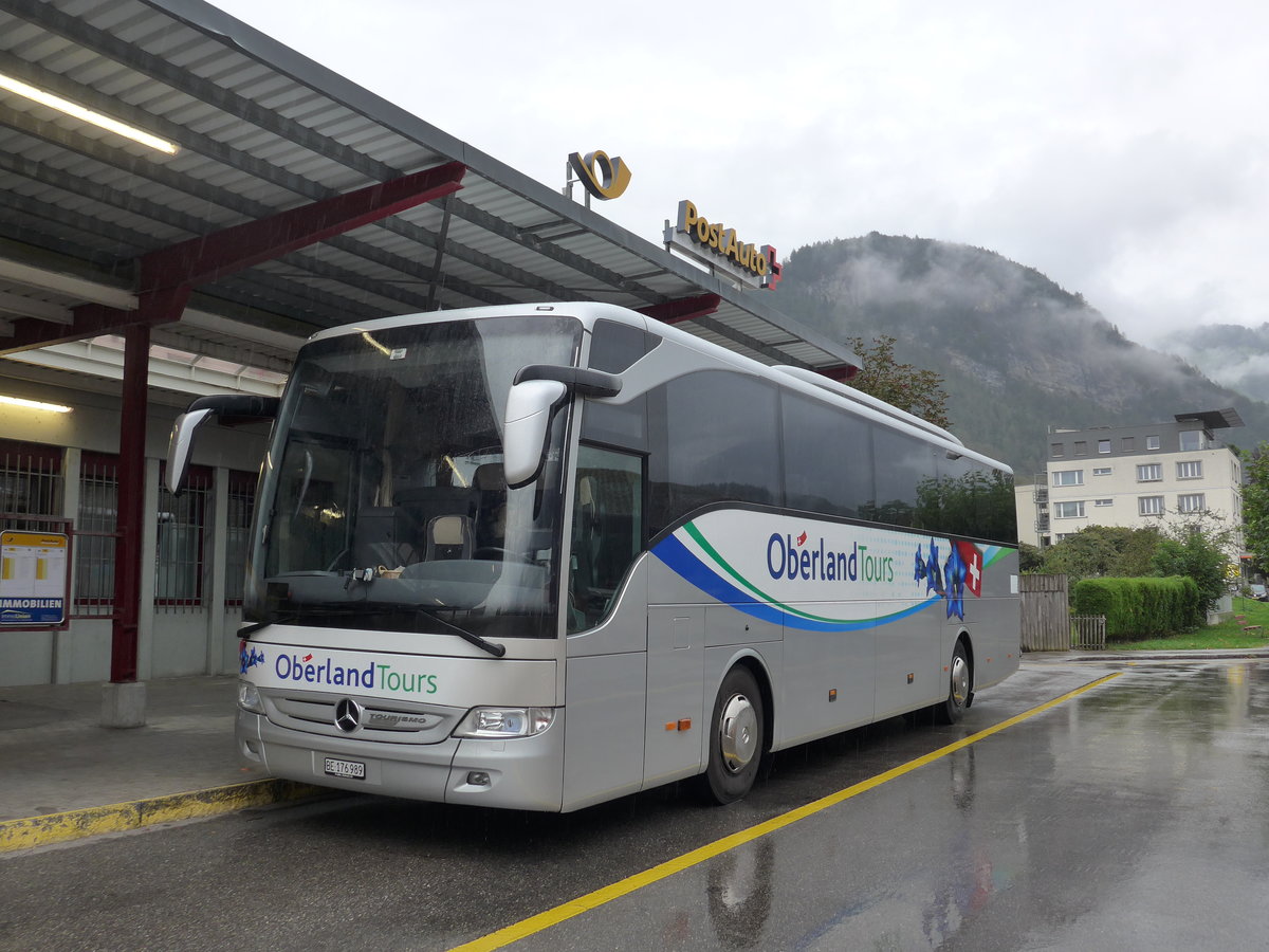 (175'045) - Oberland Tours, Grindelwald - Nr. 42/BE 176'989 - Mercedes am 18. September 2016 in Meiringen, Postautostation