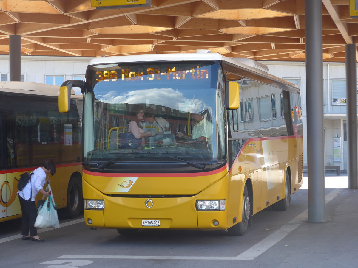 (175'138) - PostAuto Wallis - Nr. 22/VS 365'403 - Irisbus am 24. September 2016 beim Bahnhof Sion