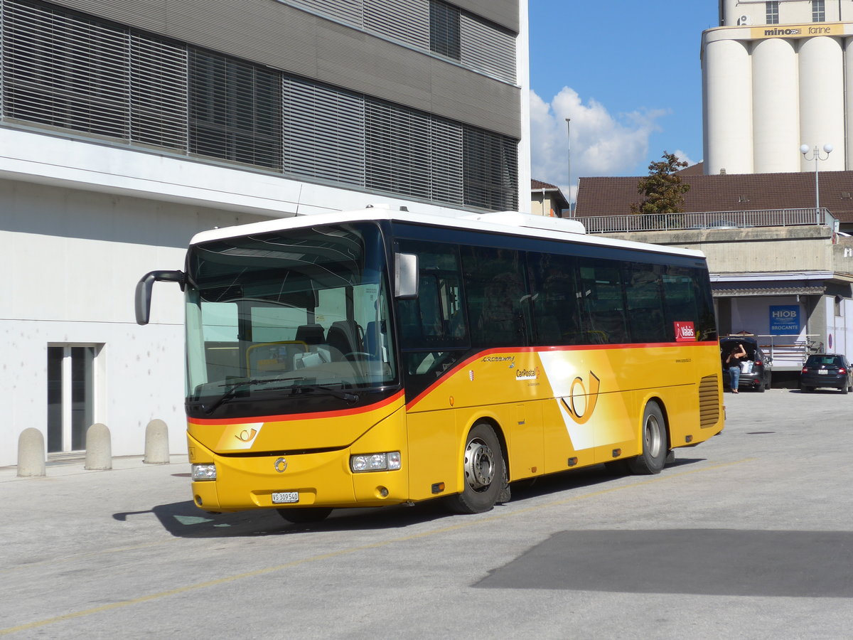 (175'141) - PostAuto Wallis - Nr. 14/VS 309'540 - Irisbus (ex Theytaz, Sion) am 24. September 2016 beim Bahnhof Sion