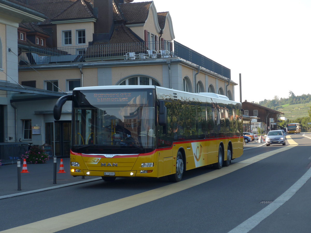 (175'161) - PostAuto Bern - BE 718'991 - MAN am 24. September 2016 beim Bahnhof Spiez