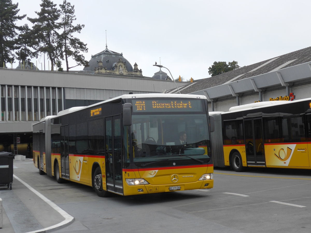 (175'443) - Steiner, Ortschwaben - Nr. 5/BE 175'180 - Mercedes am 7. Oktober 2016 in Bern, Postautostation