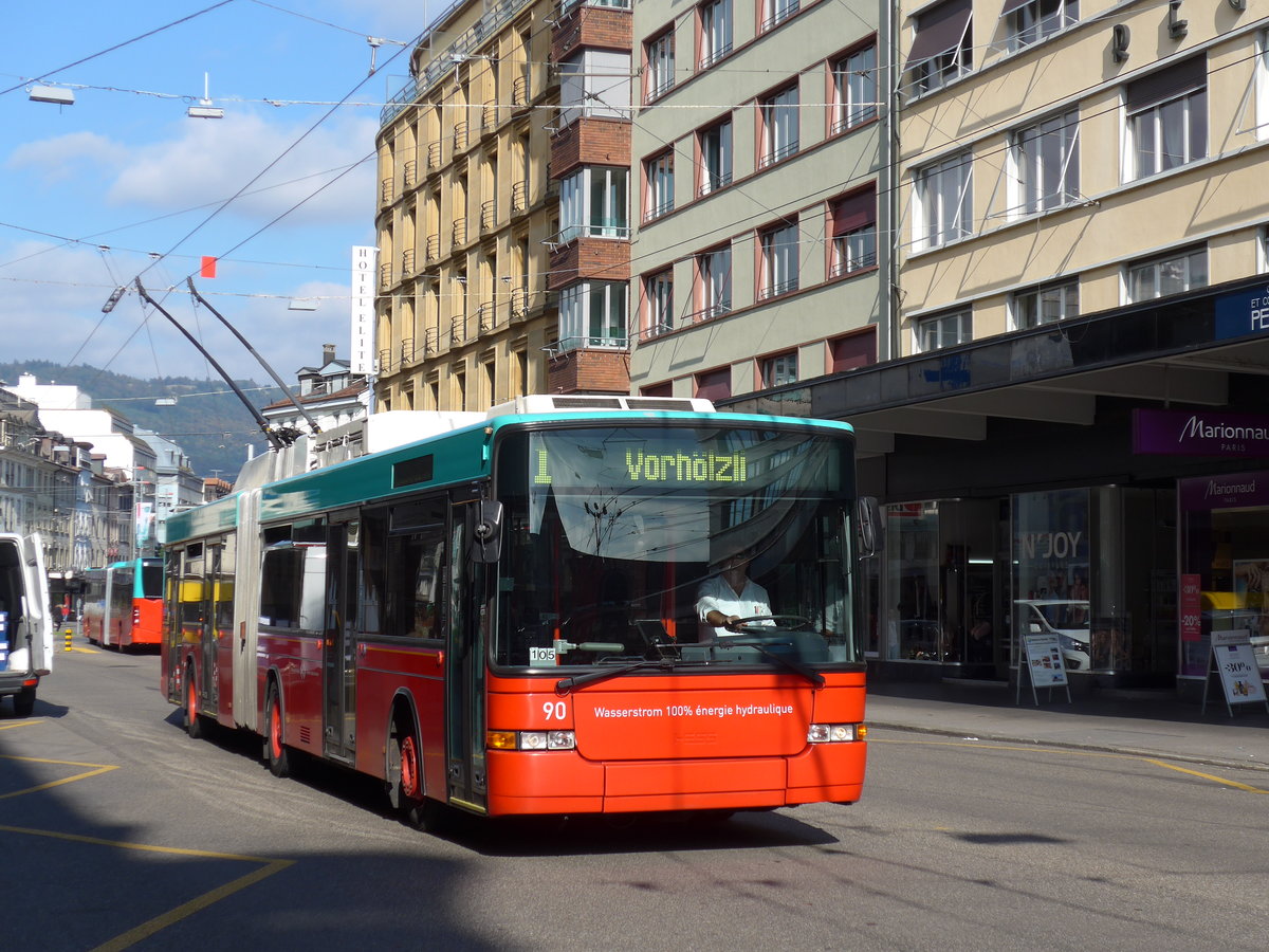 (175'535) - VB Biel - Nr. 90 - NAW/Hess Gelenktrolleybus am 7. Oktober 2016 beim Bahnhof Biel