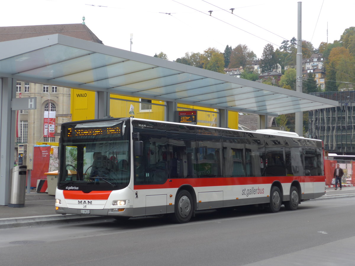 (175'651) - St. Gallerbus, St. Gallen - Nr. 223/SG 198'223 - MAN am 15. Oktober 2016 beim Bahnhof St. Gallen