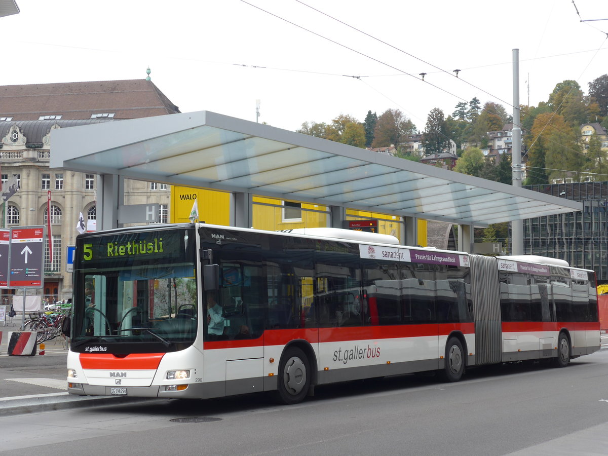 (175'683) - St. Gallerbus, St. Gallen - Nr. 290/SG 198'290 - MAN am 15. Oktober 2016 beim Bahnhof St. Gallen