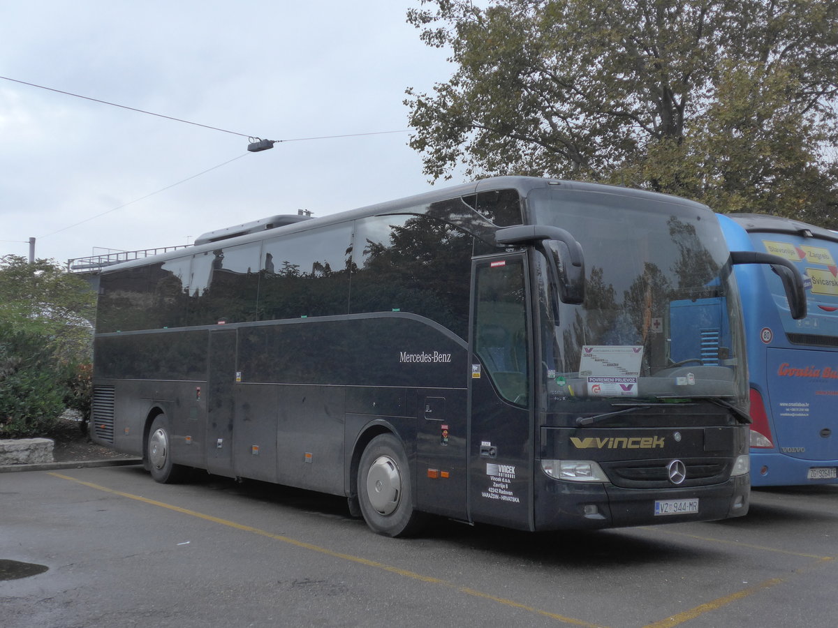 (175'722) - Aus Kroatien: Vincek, Radovan - VZ 944-MR - Mercedes am 18. Oktober 2016 in Zrich, Sihlquai