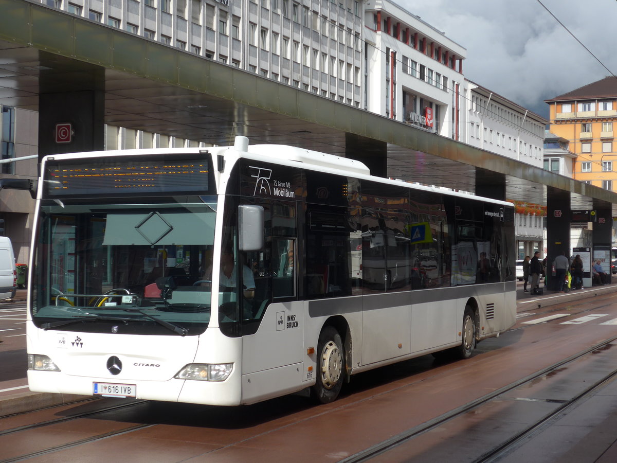 (175'755) - IVB Innsbruck - Nr. 616/I 626 IVB - Mercedes am 18. Oktober 2016 beim Bahnhof Innsbruck