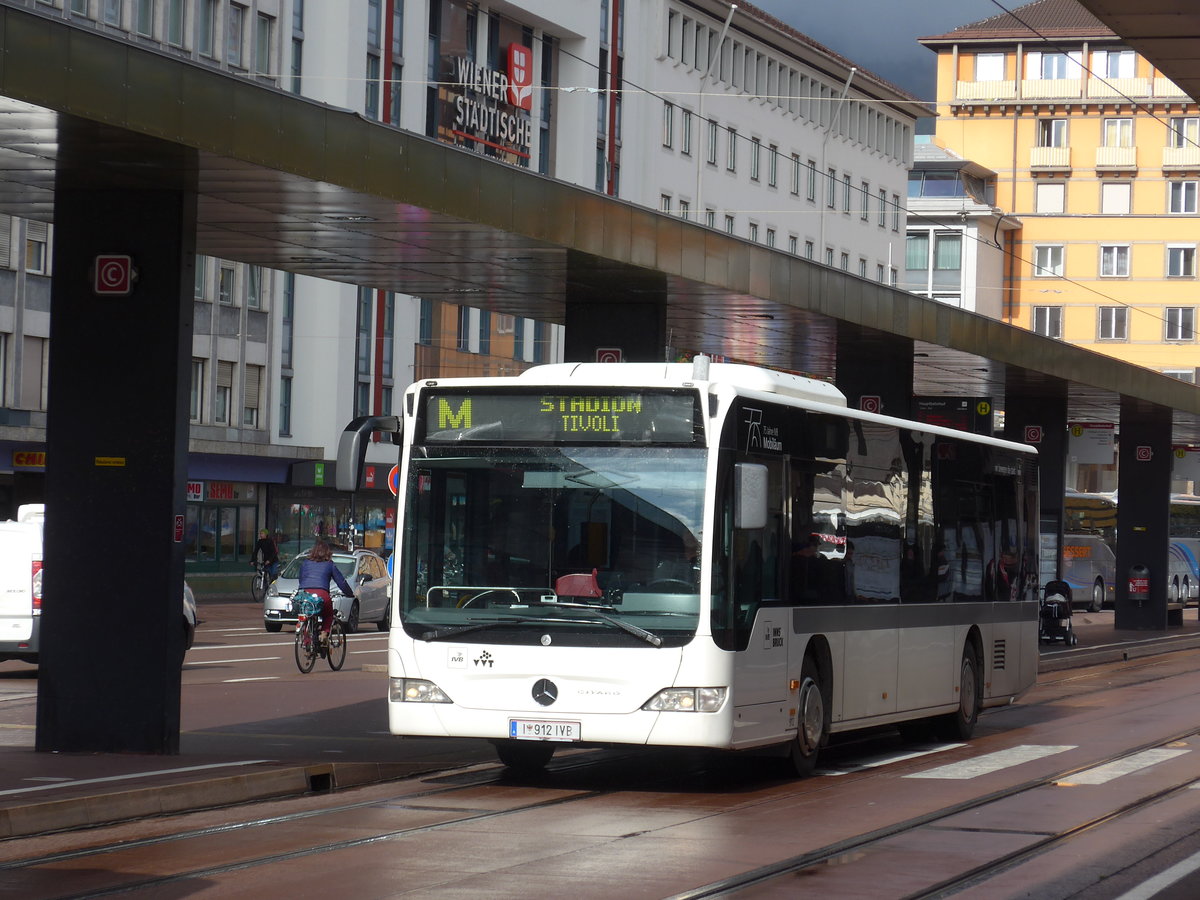 (175'789) - IVB Innsbruck - Nr. 912/I 912 IVB - Mercedes am 18. Oktober 2016 beim Bahnhof Innsbruck
