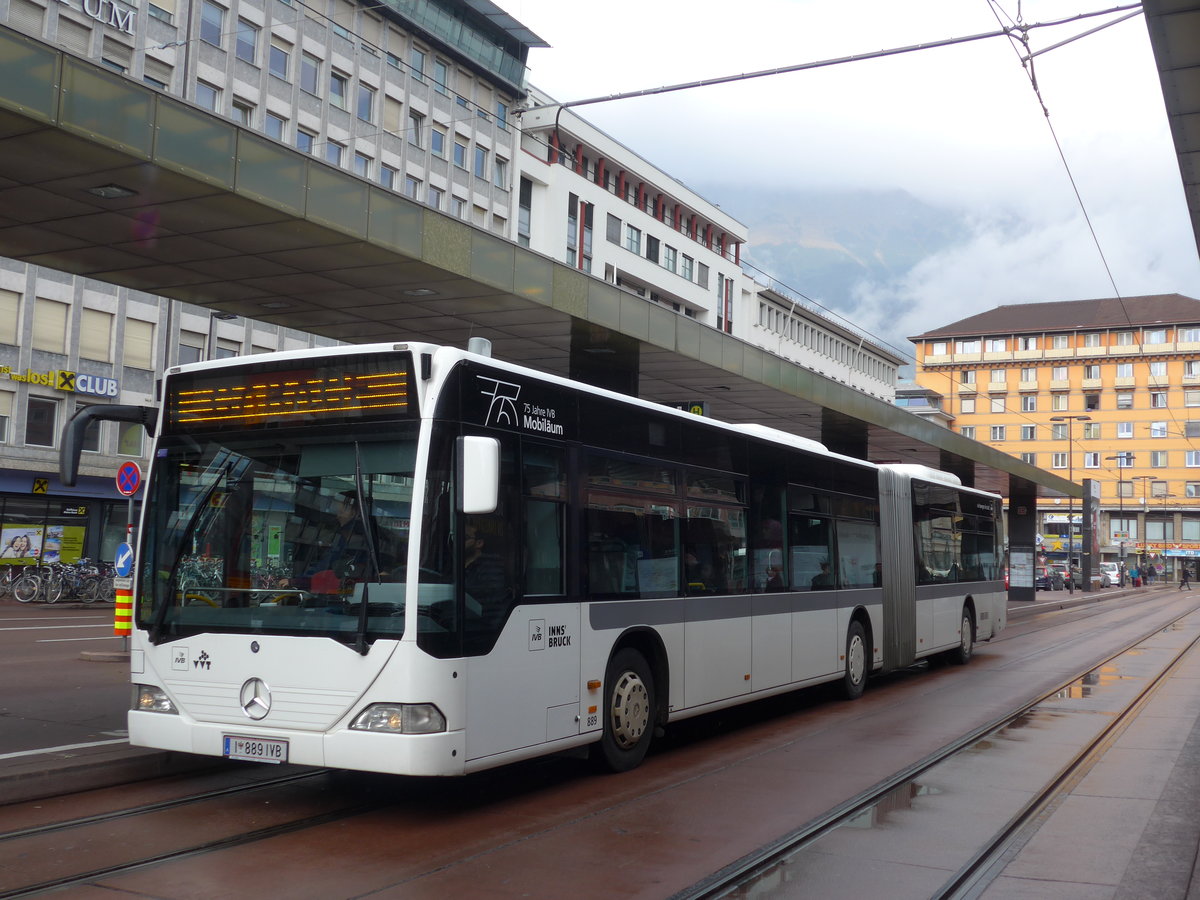 (175'797) - IVB Innsbruck - Nr. 889/I 889 IVB - Mercedes am 18. Oktober 2016 beim Bahnhof Innsbruck