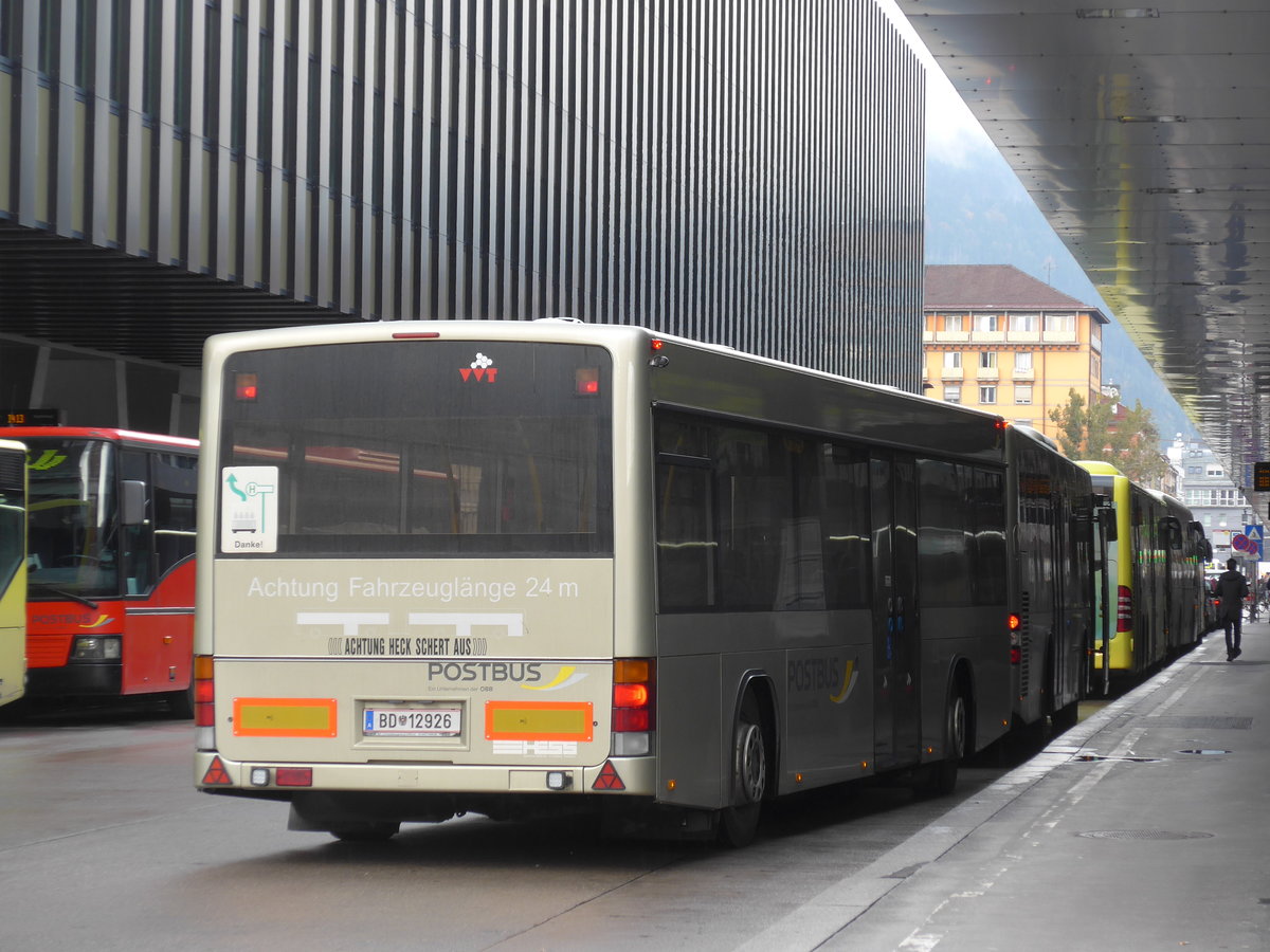 (175'824) - PostBus - BD 12'926 - Lanz+Marti/Hess Personenanhnger am 18. Oktober 2016 beim Bahnhof Innsbruck